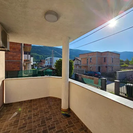 Villa Ilidza فله مع حديقة Saraybosna
